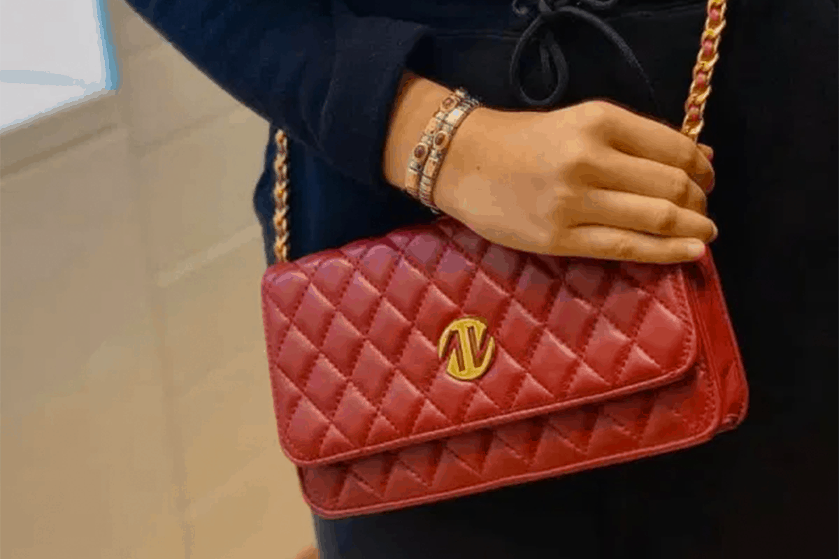 Burgundy discount chain bag